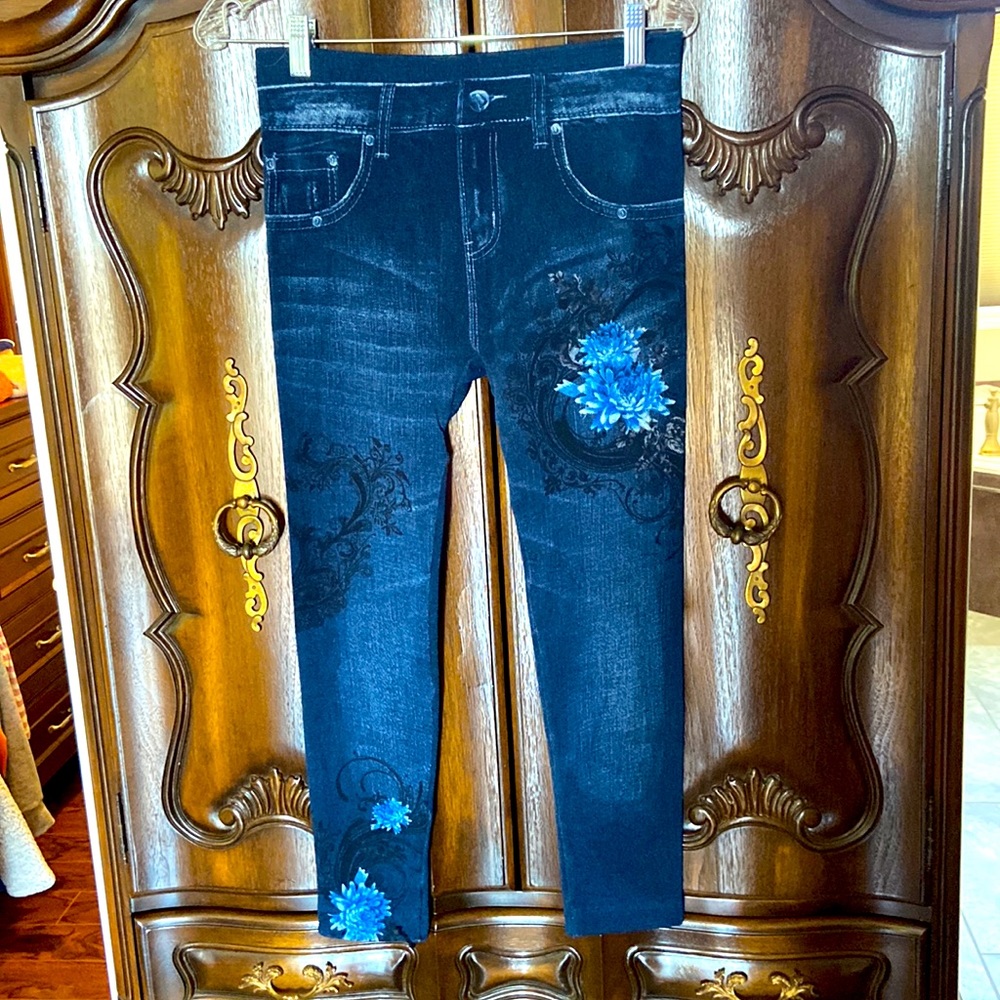 Stretchy jean print leggings in size L